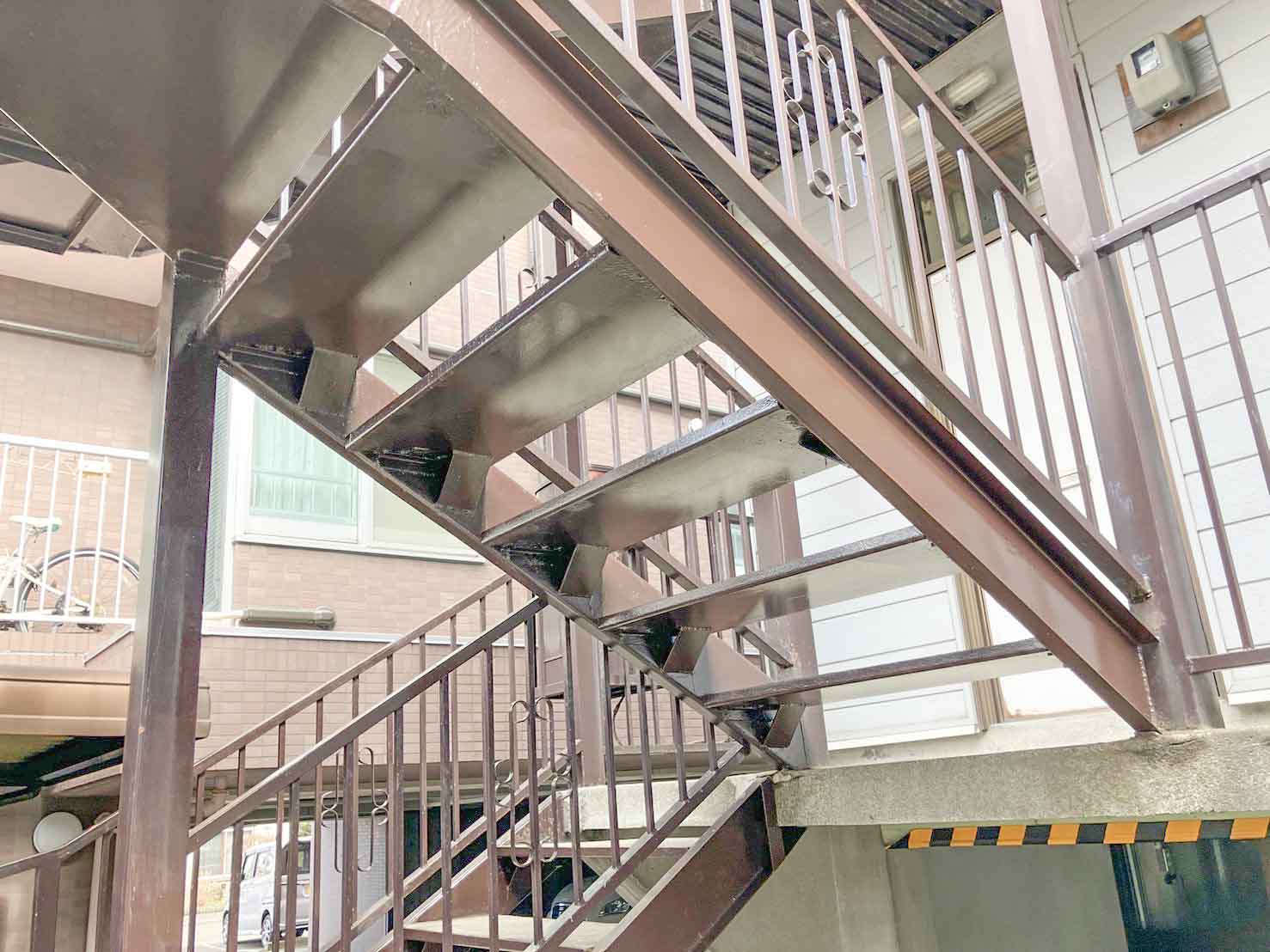 鉄骨階段の踏み板補強イメージ